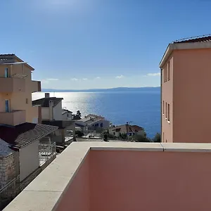 https://apartments-ljulj.hotels-in-trogir.com