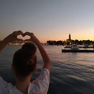 https://apartment-viktoria-trogir-21220.hotels-in-trogir.com